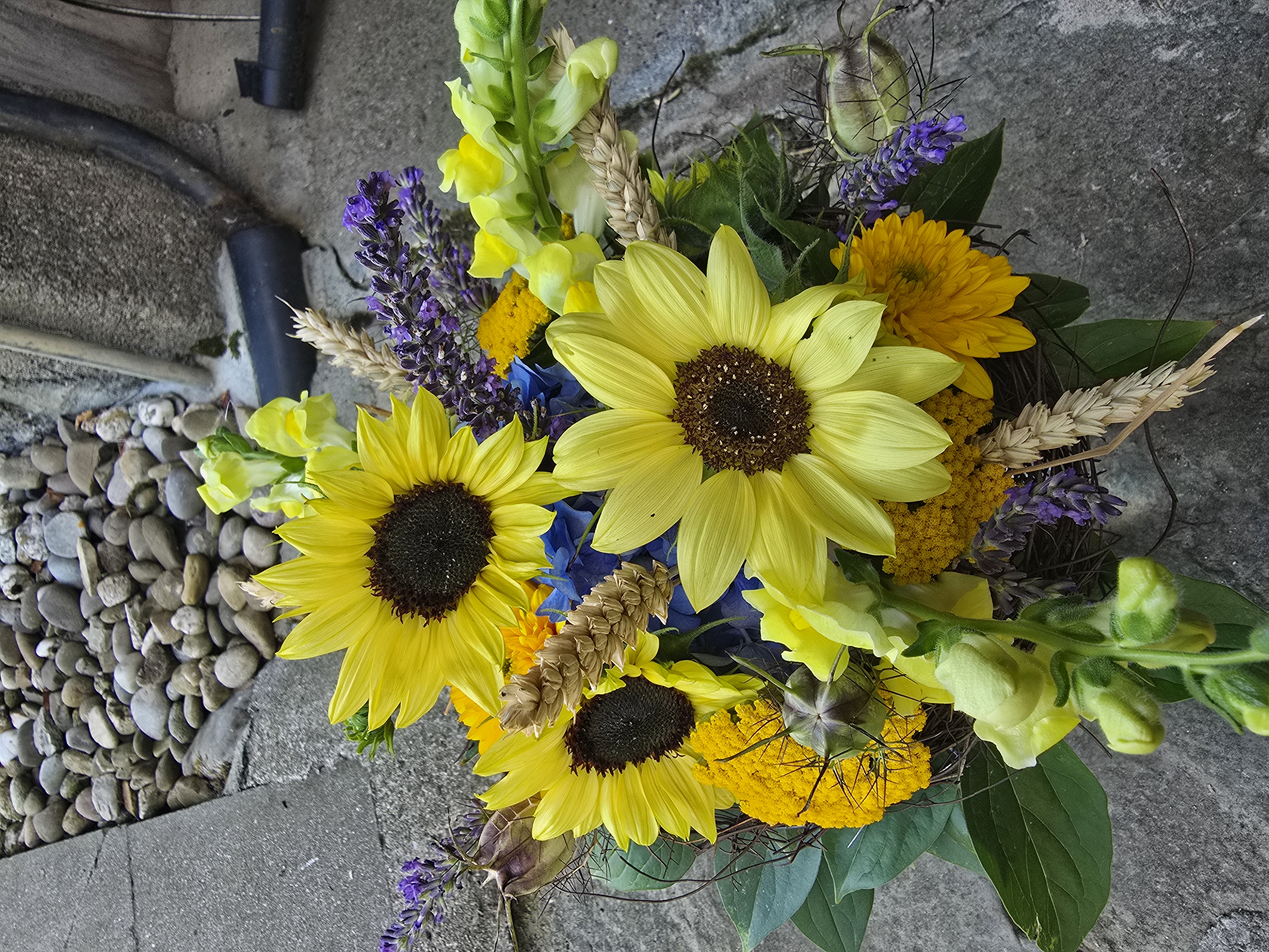 Sonnenblumenstrauss 🌻 - Floristik vom Hofladen Hofrüti in Horw